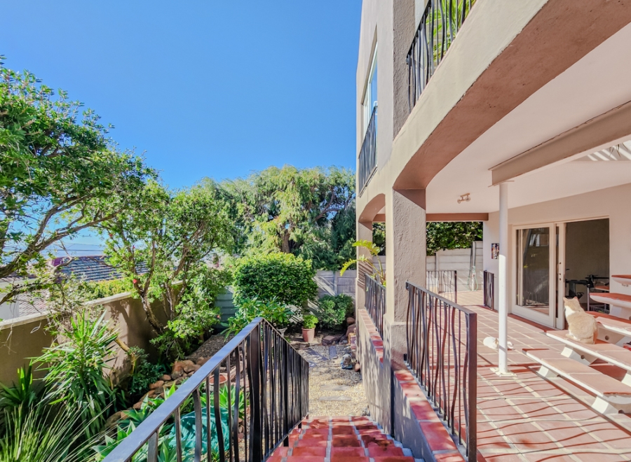 4 Bedroom Property for Sale in Oranjezicht Western Cape